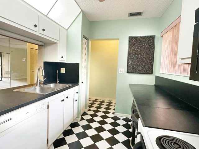 924 Southwest 9th Street Circle #206 - Photo 3 of 4