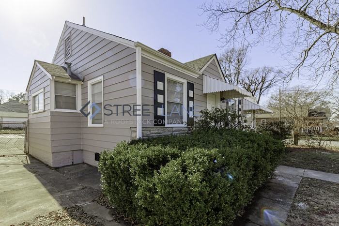 329 4th Ct W - Photo 3 of 20