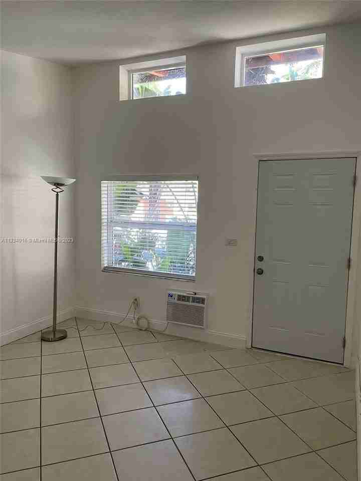 1610 Ne 110th Ter #1610 - Photo 2 of 8