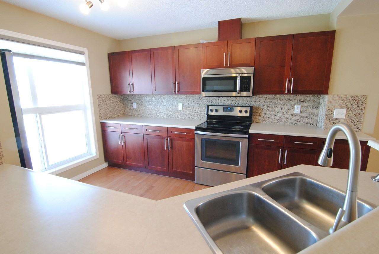 2 bed 2.5 bath townhouse with Double Garage in Terwillegar