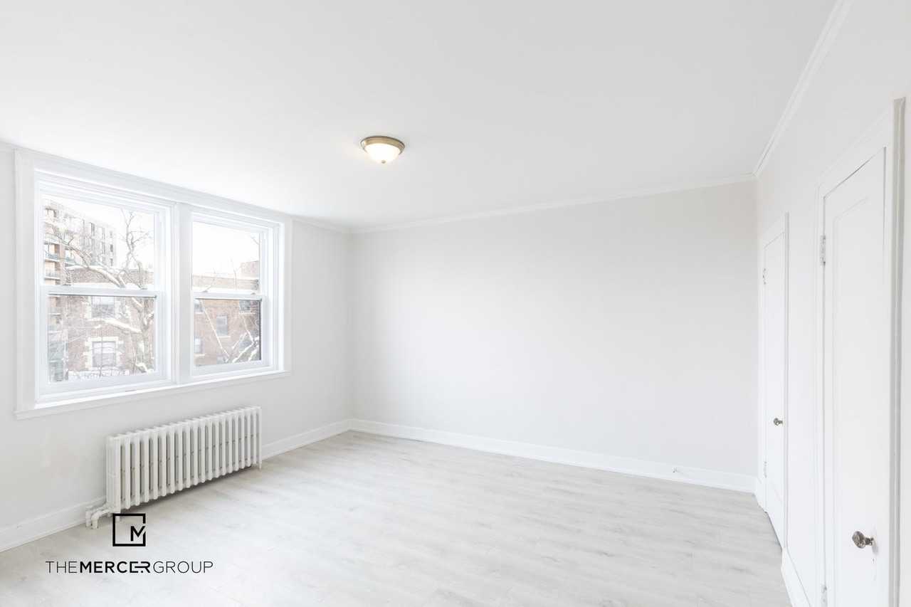 5550 Chemin de la Côte Saint Luc ##7 - Photo 6 of 7