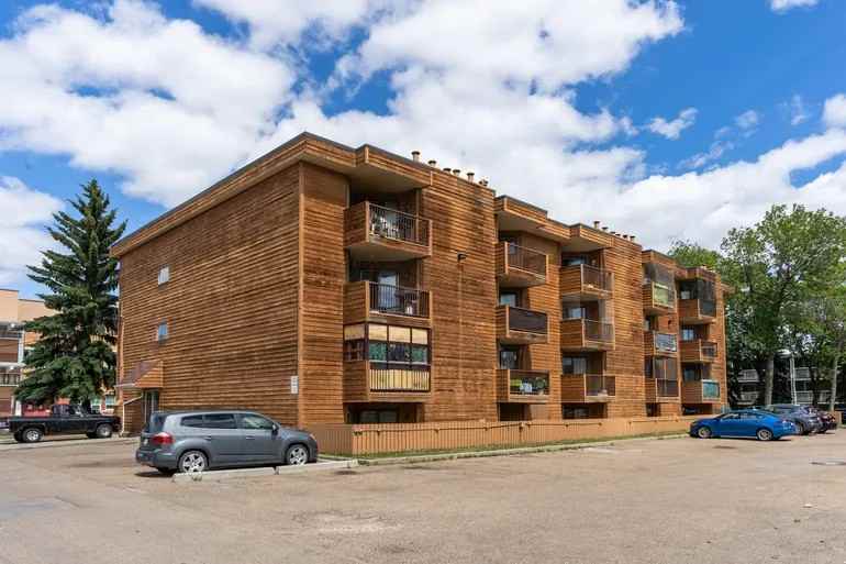 Royal Lady Manor - Photo 2 of 24