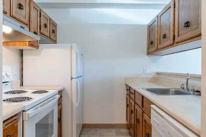 Royal Lady Manor - Photo 4 of 24