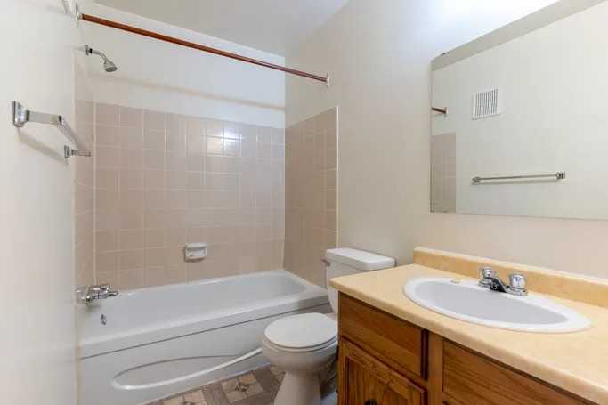 Royal Lady Manor - Photo 5 of 24