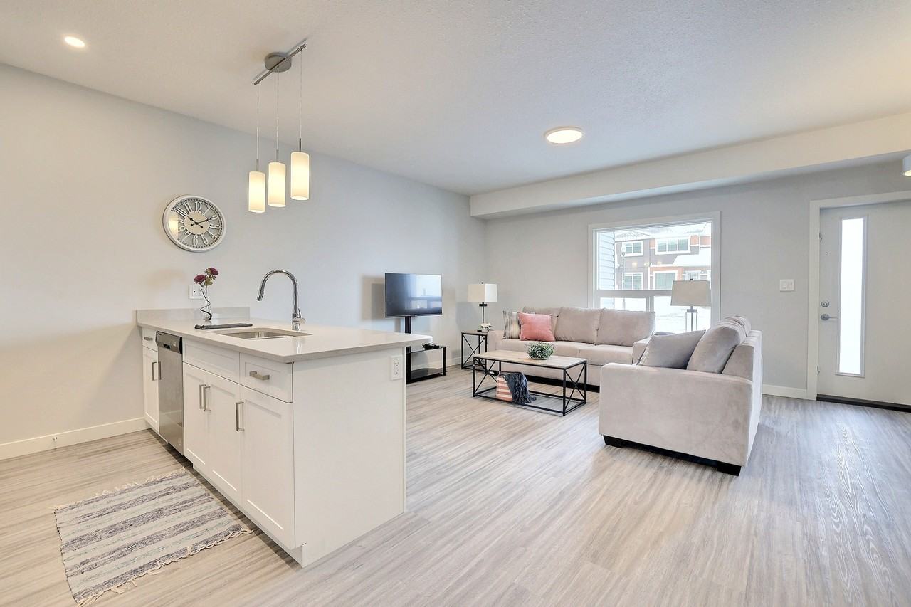 Green Brooks Townhomes Apartments 5111 Primrose Green Dr E, Regina