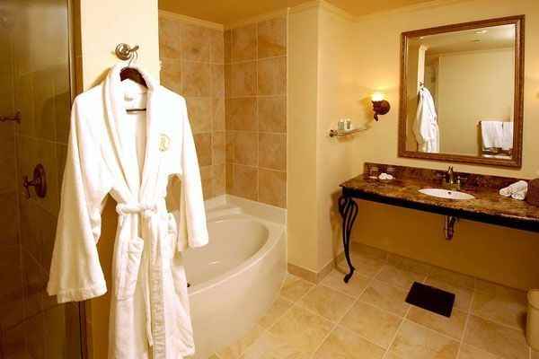 River Inn At Harbor Town - Photo 3 of 6