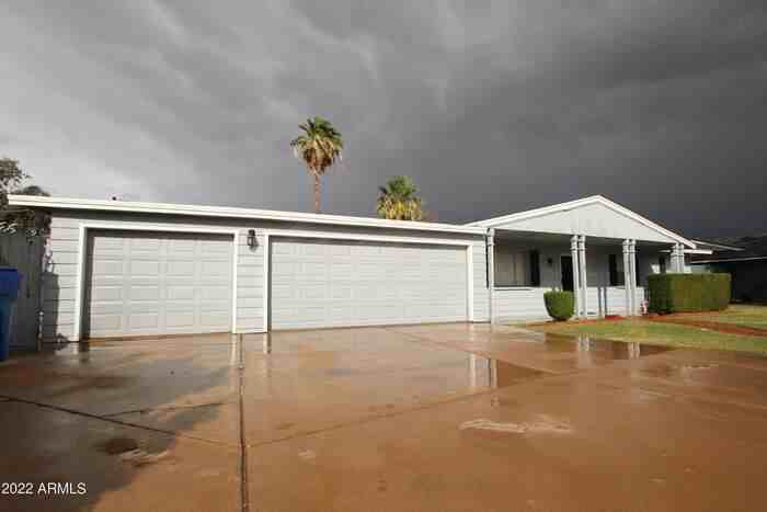 1920 W Pershing Ave - Photo 2 of 20