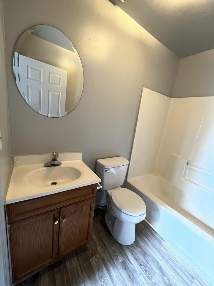 600 N Pershing Ave #1R - Photo 4 of 18