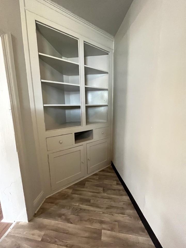 600 N Pershing Ave #1R - Photo 6 of 18