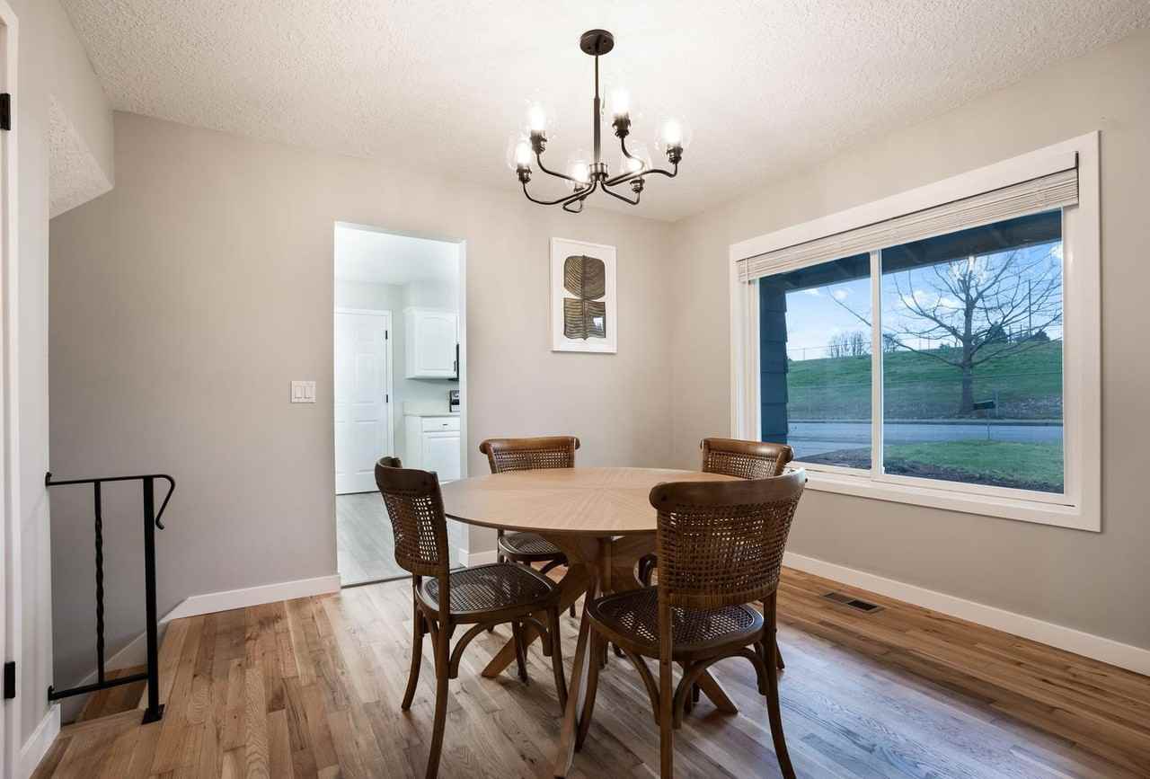 Wonderfully remodeled Beaverton home by Nike HQ - Photo 6 of 23