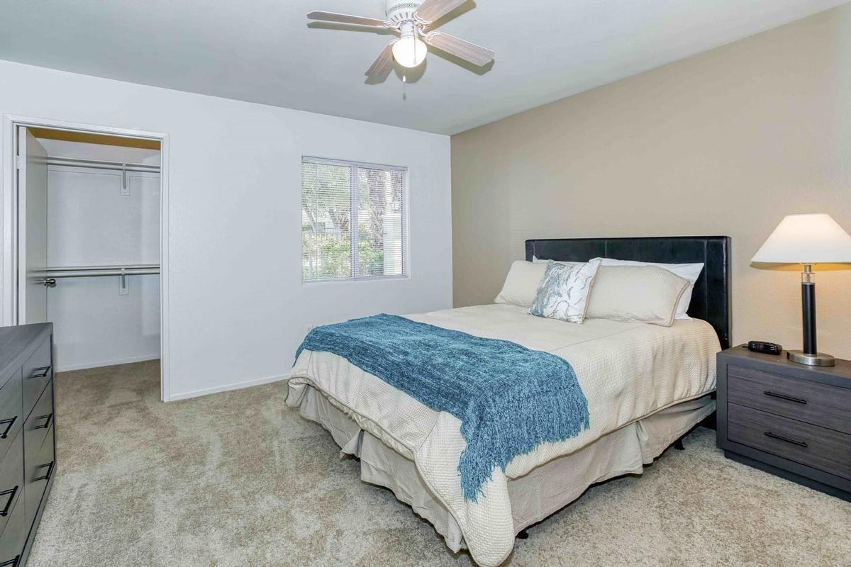 9405 S Eastern Ave - Photo 3 of 34