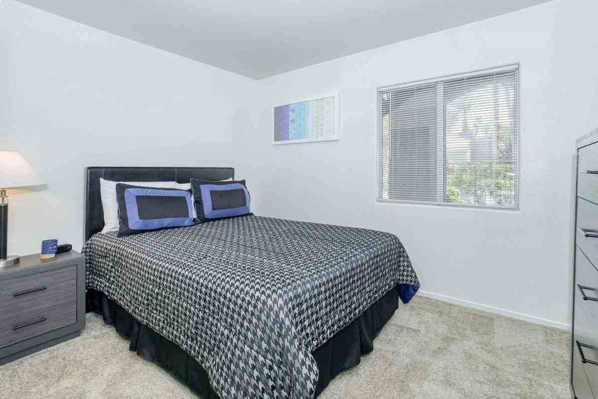 9405 S Eastern Ave - Photo 3 of 34