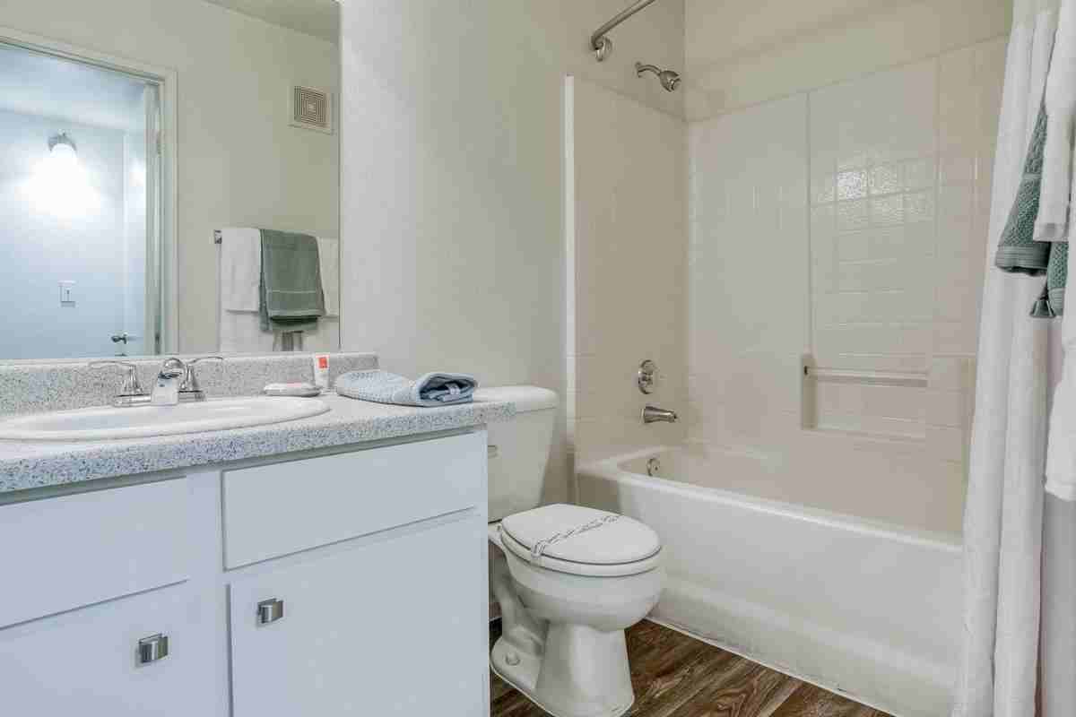 9405 S Eastern Ave - Photo 6 of 34