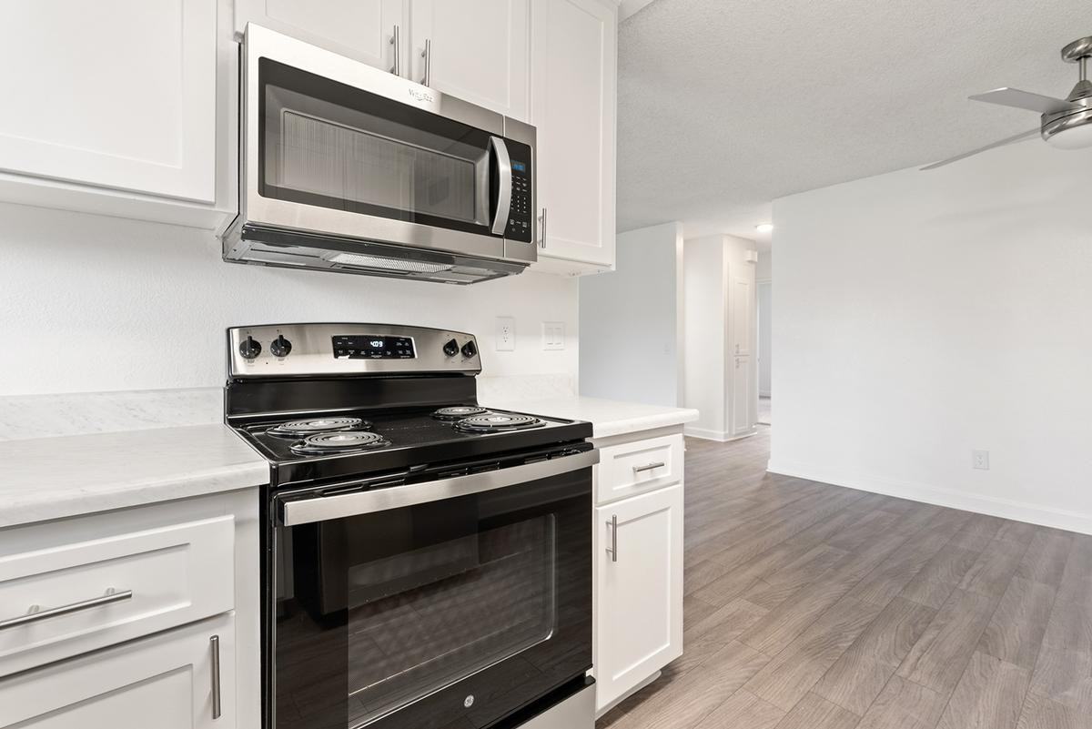 511 14th St - Photo 4 of 13