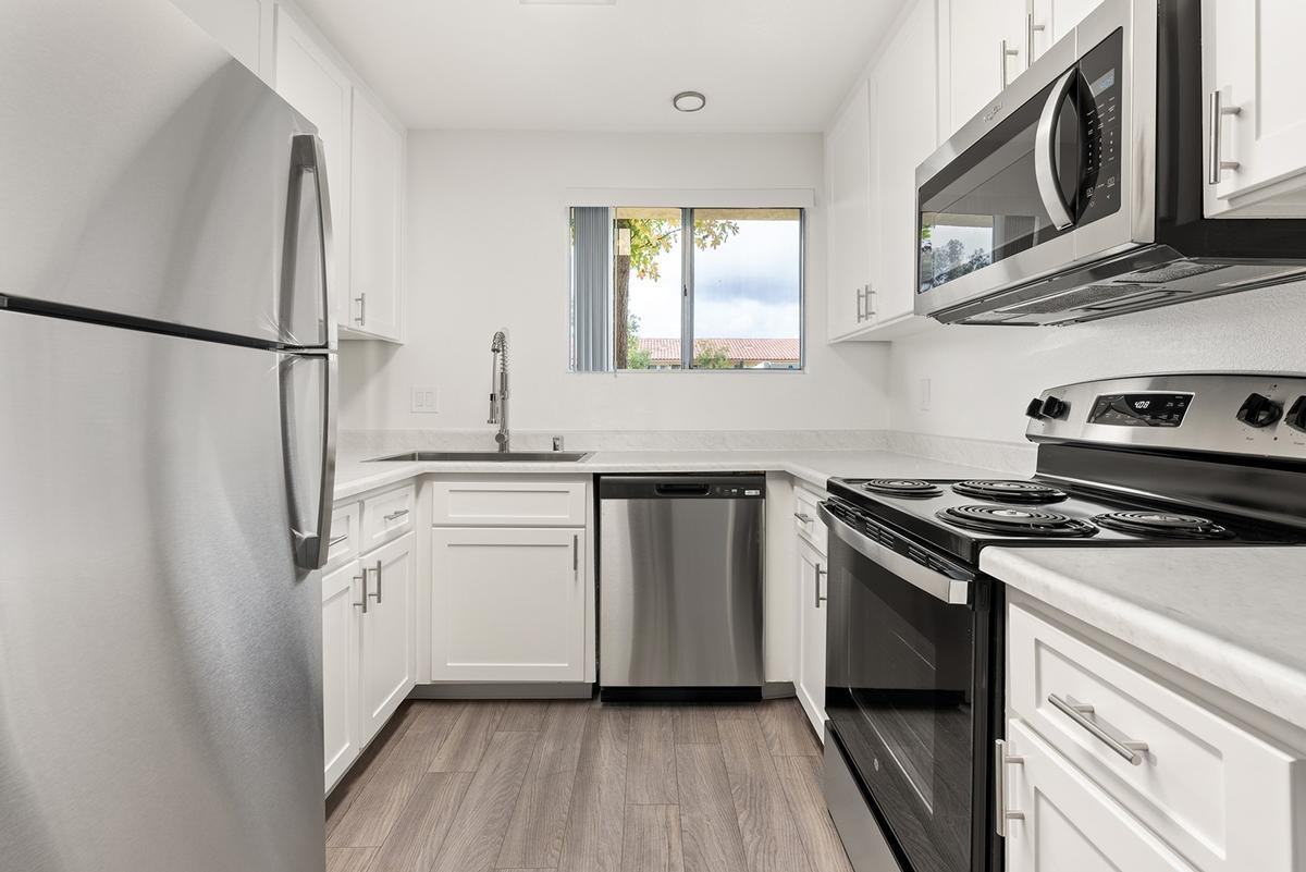 511 14th St - Photo 6 of 13