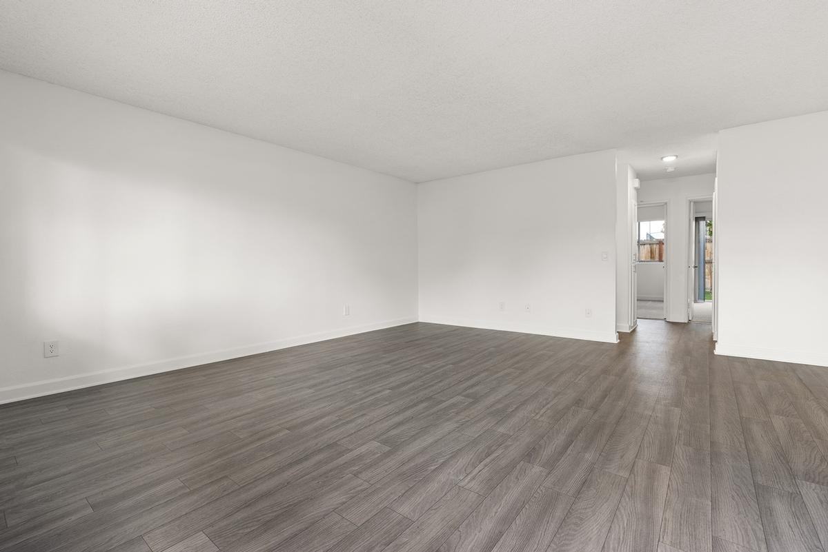 511 14th St - Photo 3 of 13