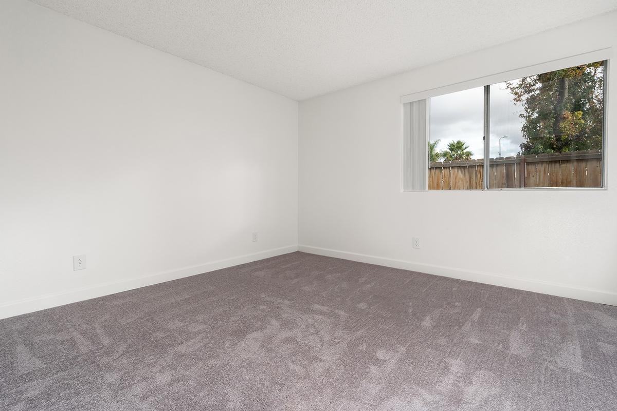 511 14th St - Photo 5 of 13