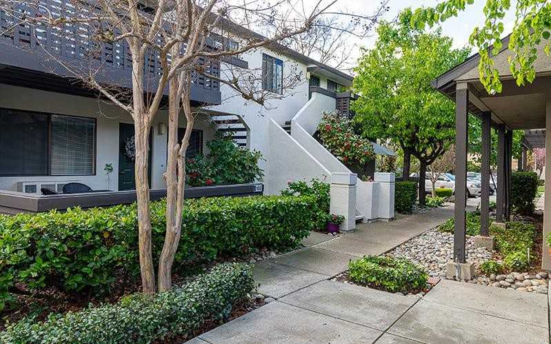 400 Longbrook Way - Photo 6 of 24