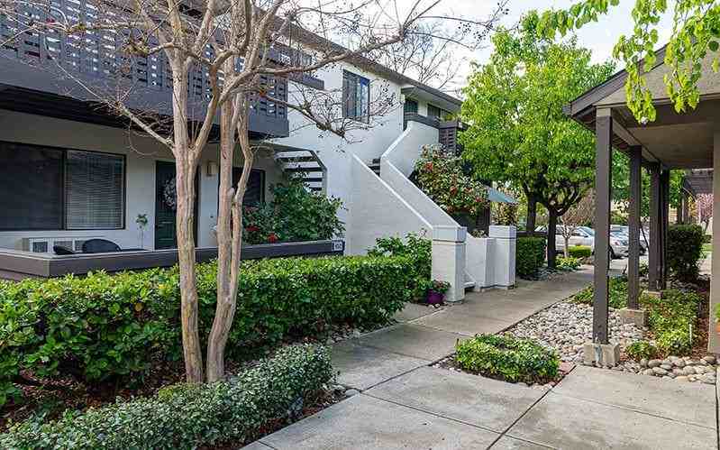 400 Longbrook Way - Photo 3 of 24