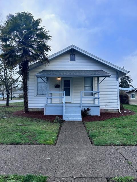 1391 Sw Brown St - Photo 3 of 34