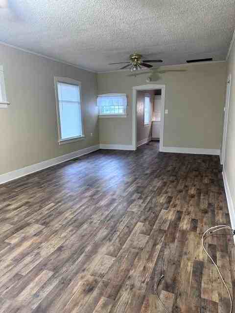 1391 Sw Brown St - Photo 4 of 34