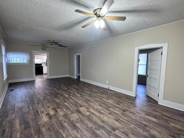 1391 Sw Brown St - Photo 5 of 34