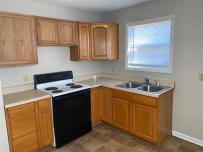 805 Douglas Dr - Photo 3 of 6