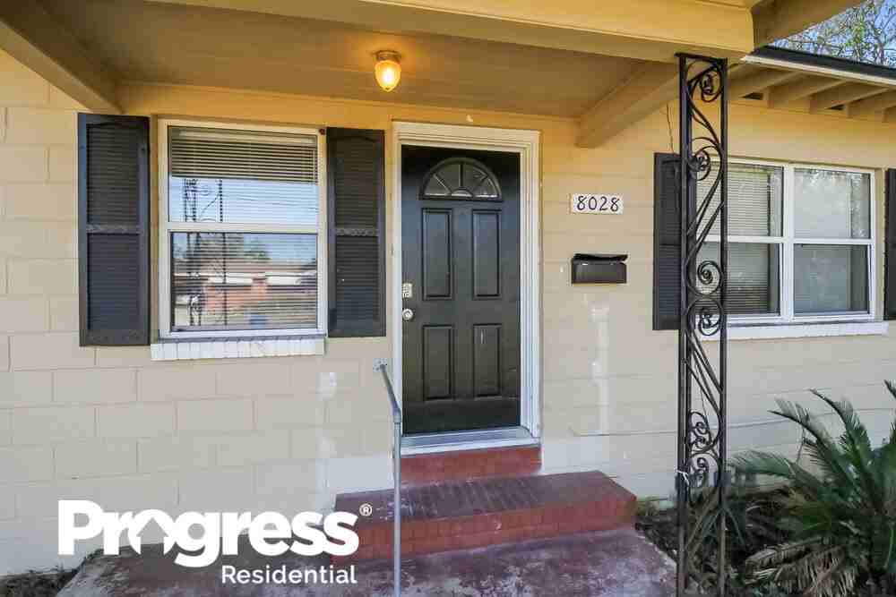 8028 Helston Dr - Photo 2 of 6