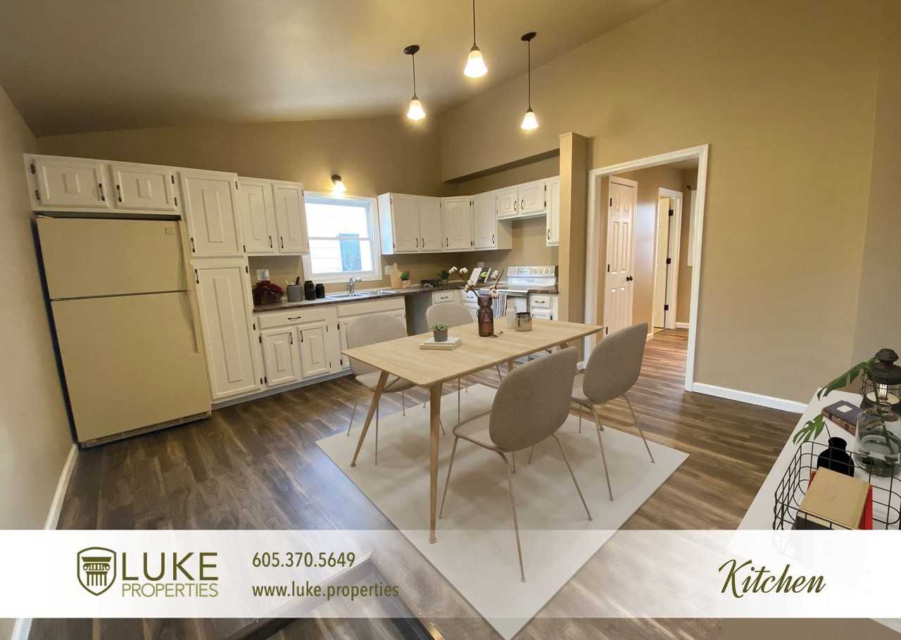 424 N Weber Ave - Photo 3 of 12