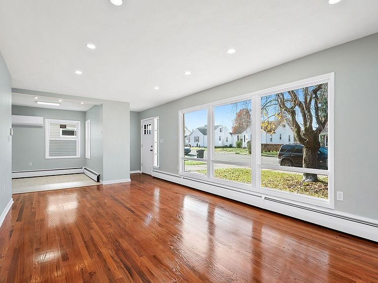 111 W Pettebone St - Photo 2 of 14
