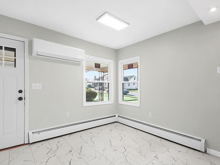 111 W Pettebone St - Photo 3 of 14