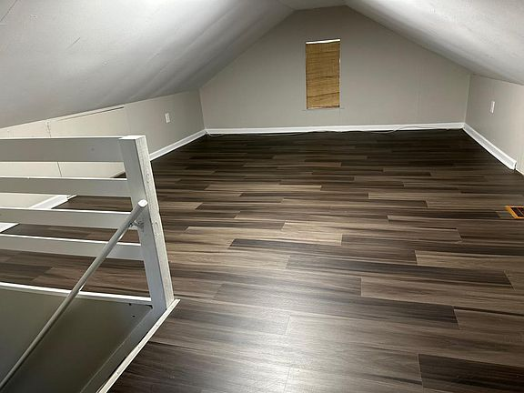 3705 Moyer Ave - Photo 3 of 7