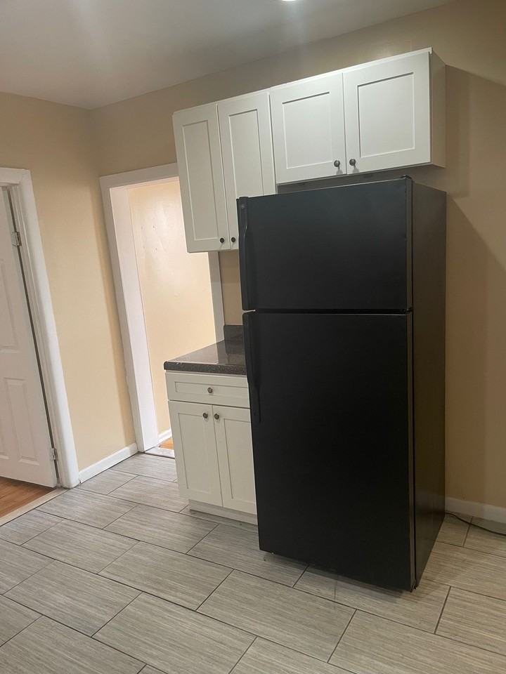 780 E 214th St #2 - Photo 3 of 9