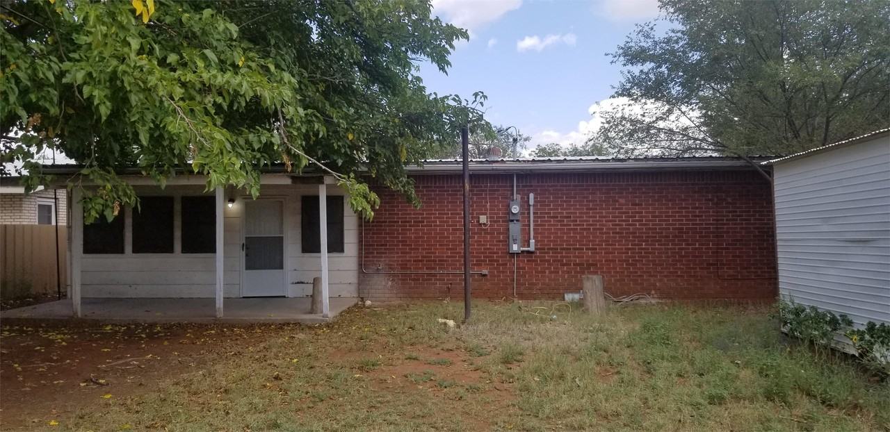 809 Nw 10th St #1 - Photo 2 of 20