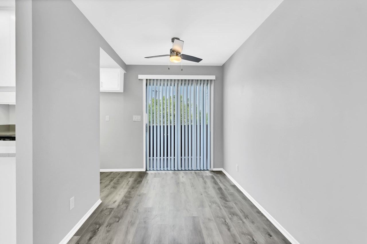 250 E Acacia St. - Photo 4 of 36