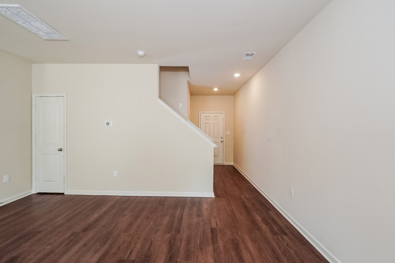 165 Clover Ln - Photo 2 of 14