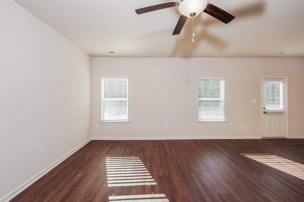 165 Clover Ln - Photo 3 of 14