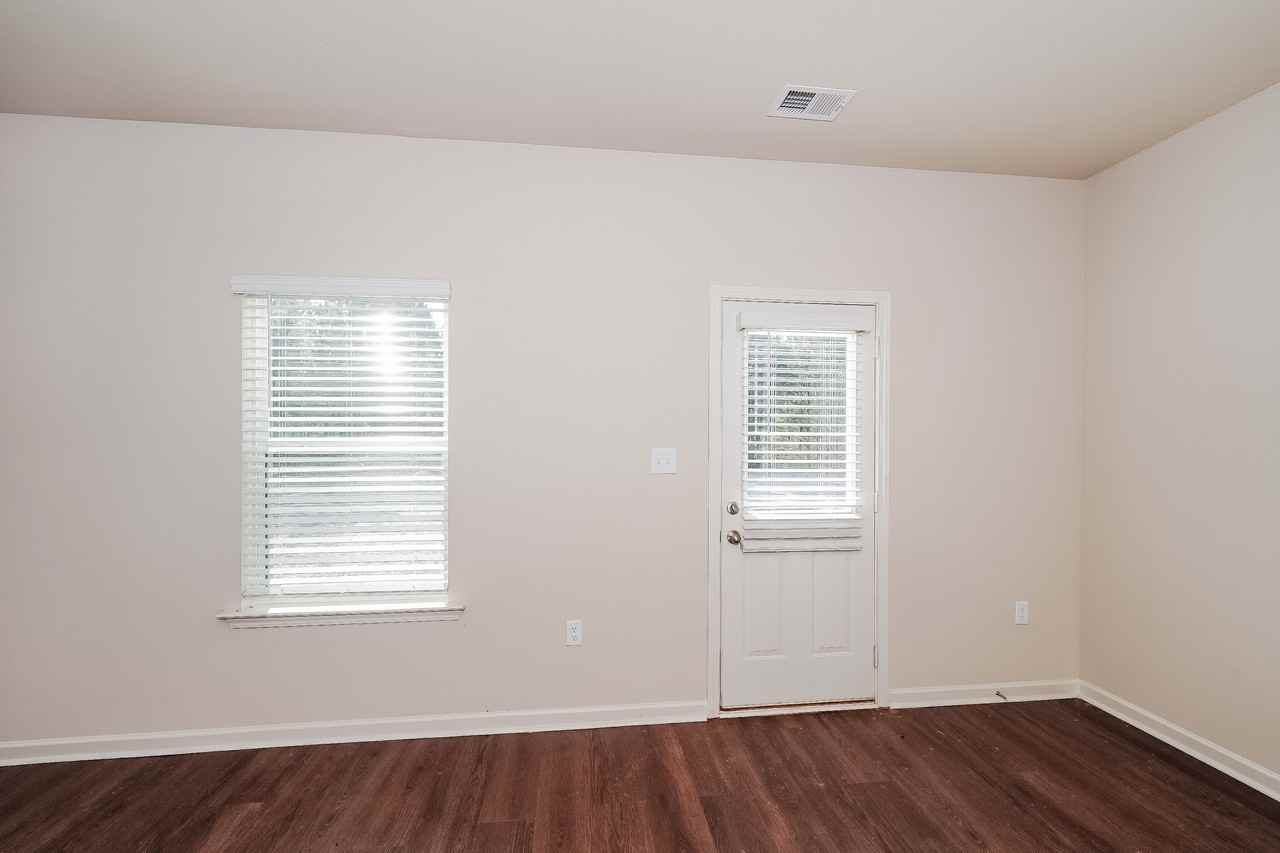 165 Clover Ln - Photo 4 of 14