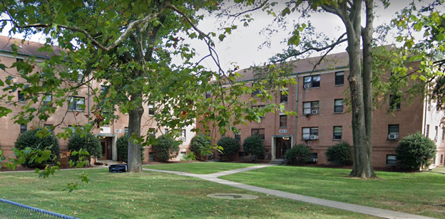 Columbia Manor - Photo 3 of 23