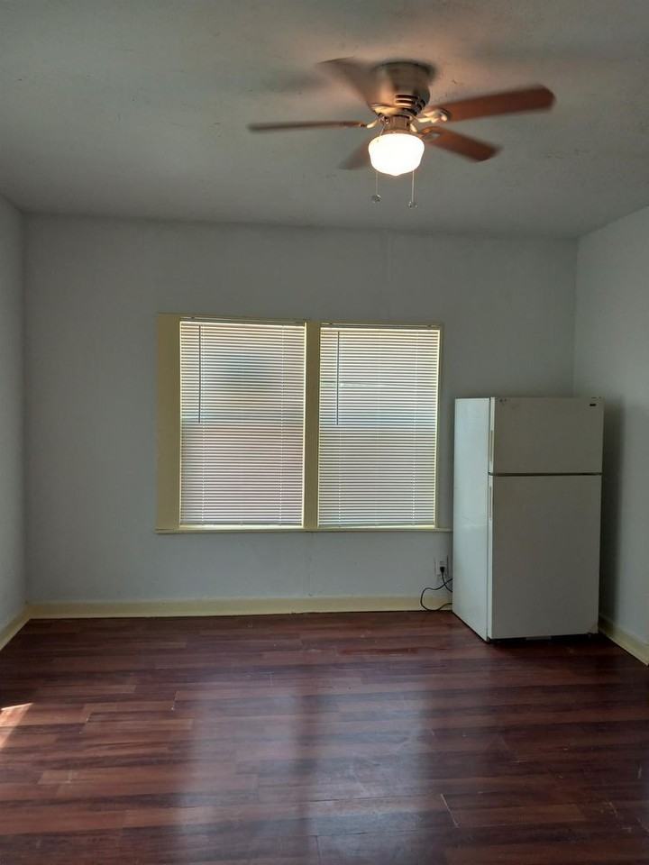 9714 9714 Heidelberg StreetUnit 1 - Photo 3 of 7