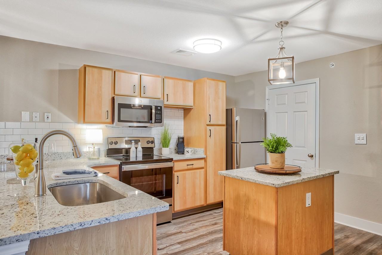 The Legends on the Park - Photo 4 of 32