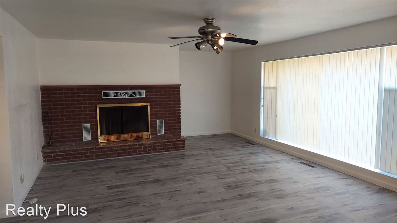 213 3rd St - Photo 3 of 31