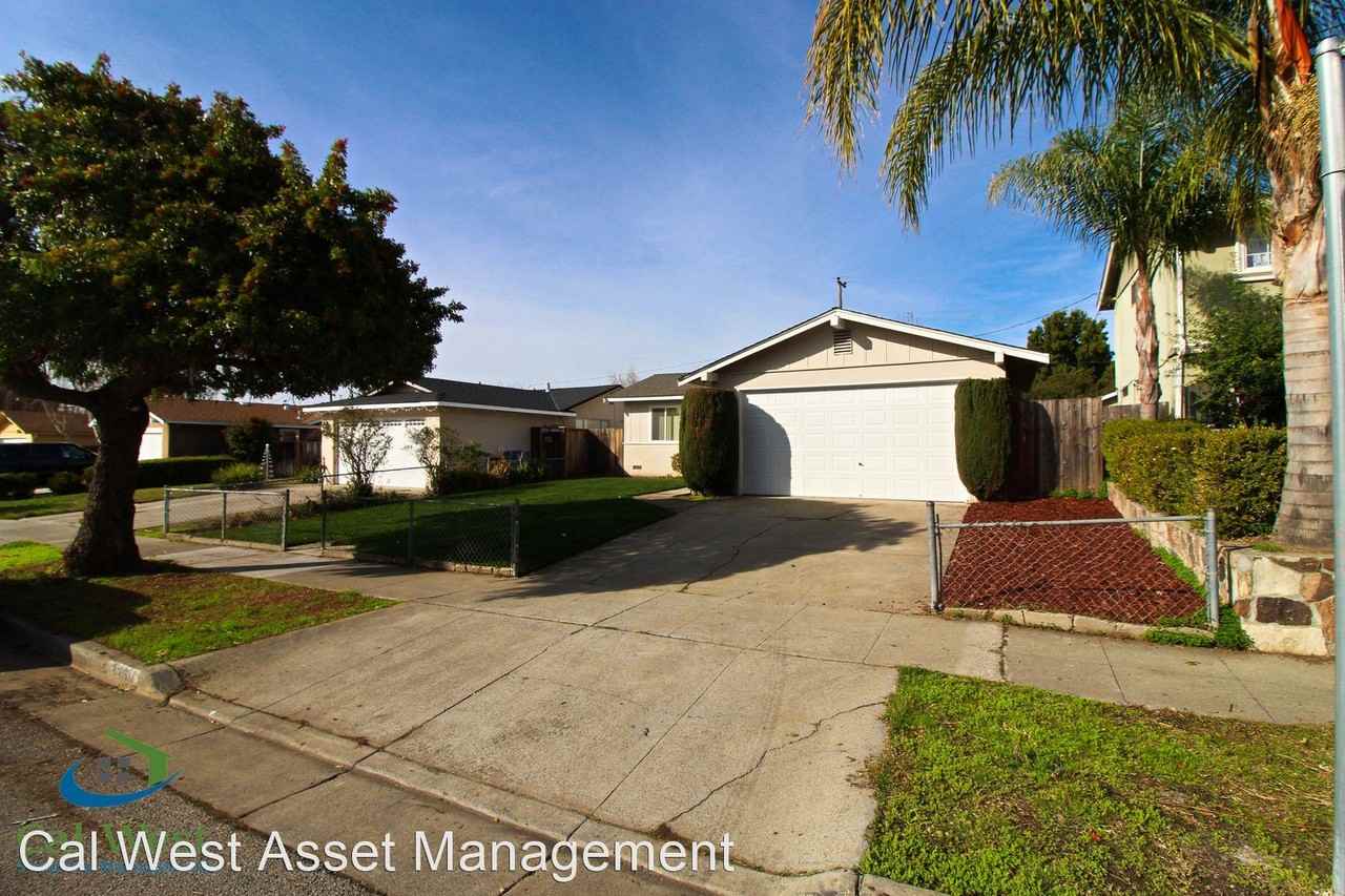 3269 Mount Rainier Dr - Photo 3 of 13