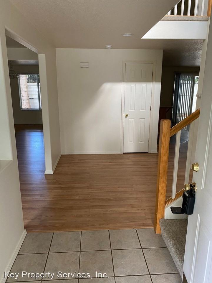 17610 Se 16th St - Photo 2 of 28