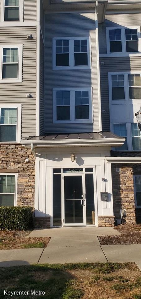 1321A Karen Blvd #203 - Photo 3 of 41