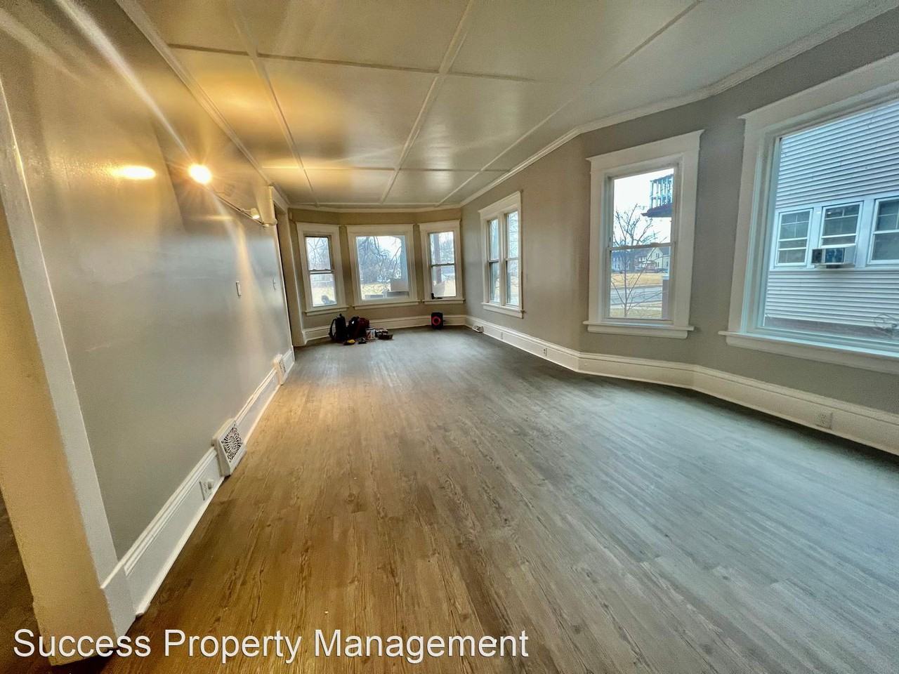 1809 60th St - Photo 2 of 8