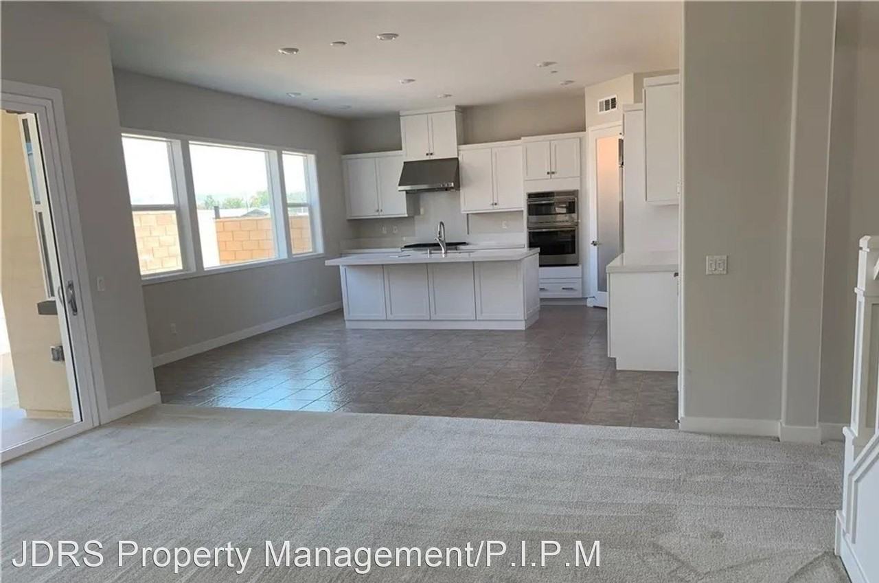 646 Athos - Photo 2 of 18