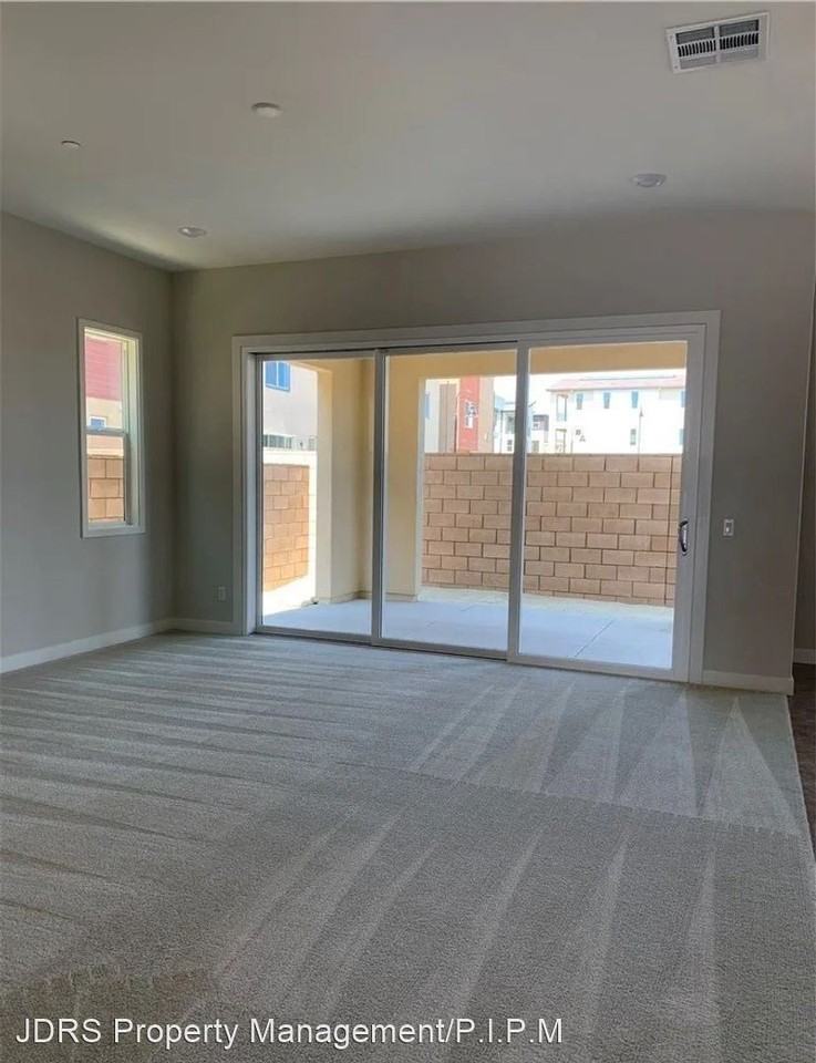 646 Athos - Photo 3 of 18