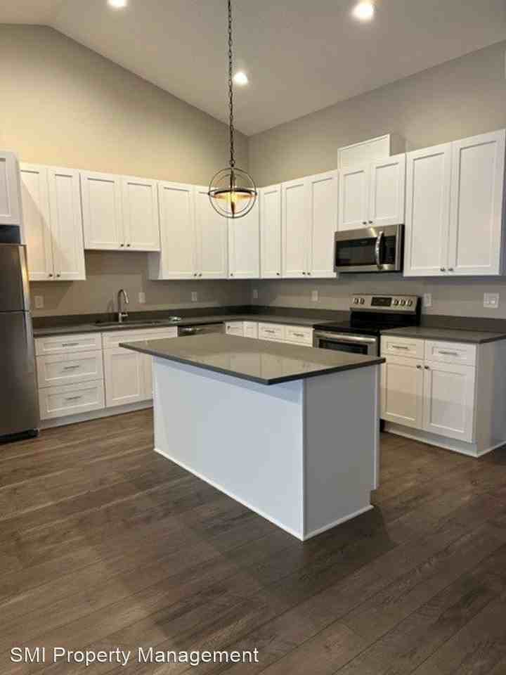 306,308 & 320 NW Santiam Blvd Apartments in Mill City, OR 97360 Zumper