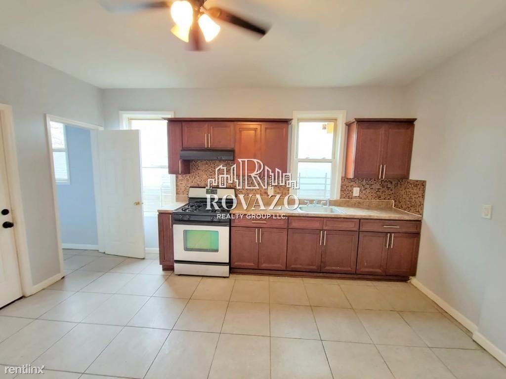 804 S 16th St - Photo 2 of 8